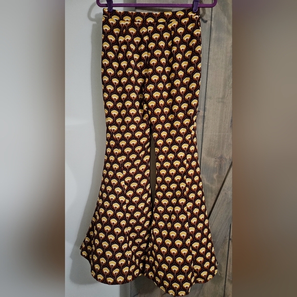 NASTY GAL Petite 70'S Print Woven Flare. Size 4 - Picture 4 of 11